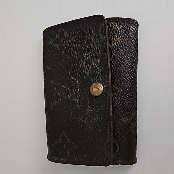 Louis Vuitton Accessories - Louis Vuitton 6 Key Holder Monogram *Authentic*